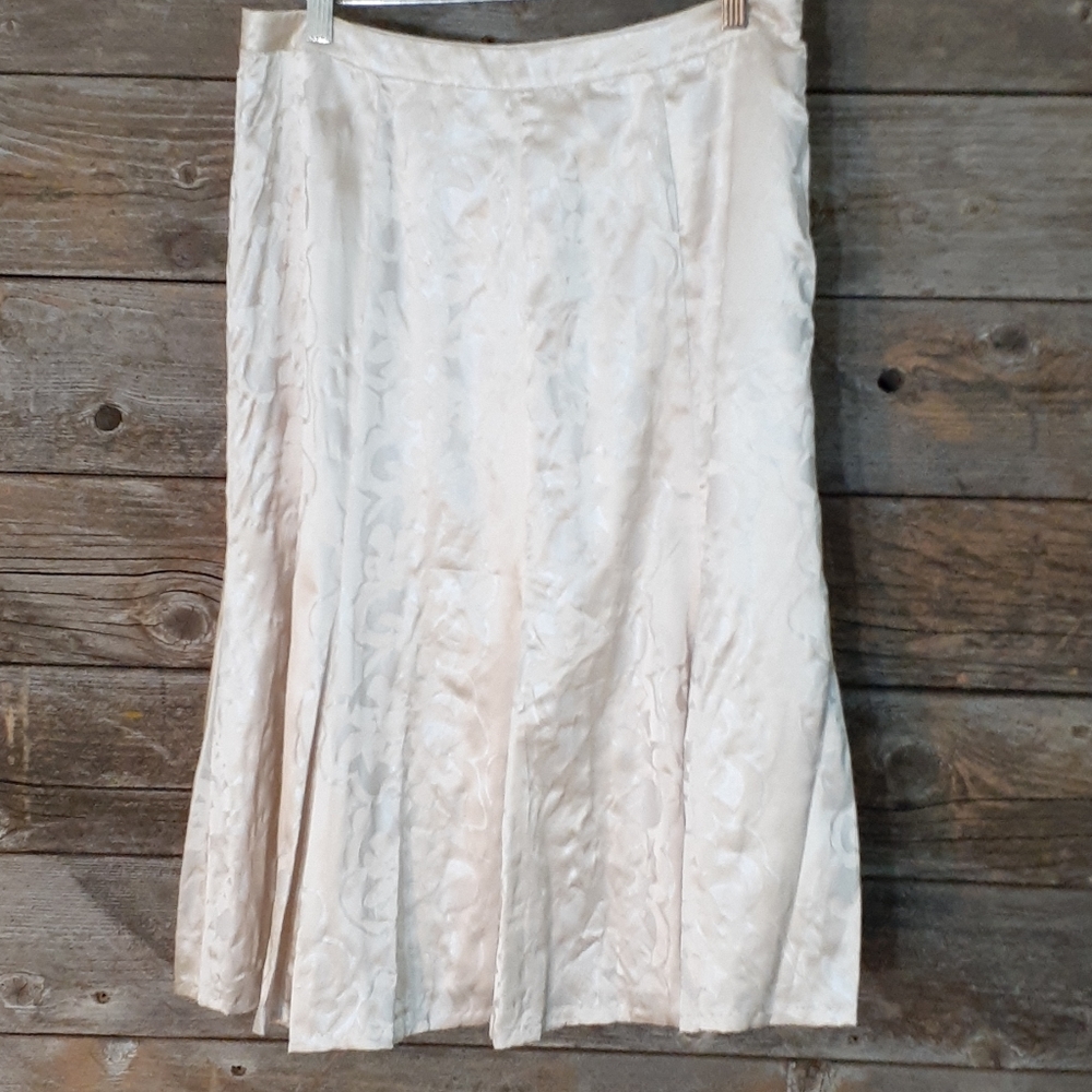 Chico's size 1 (Medium) silk skirt NWT